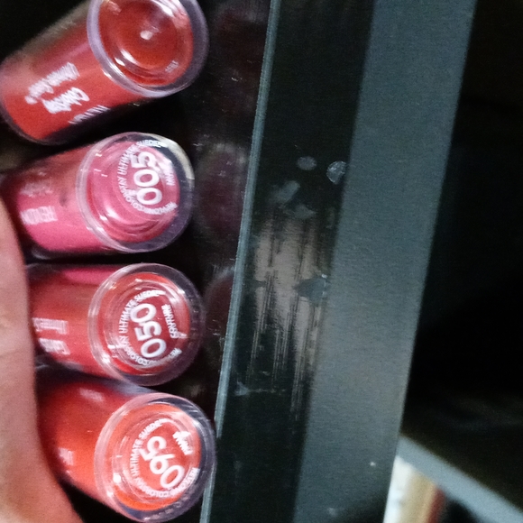 Set of 4 Revlon ColorStay Ultimate Suede Lipsticks - Picture 3 of 4